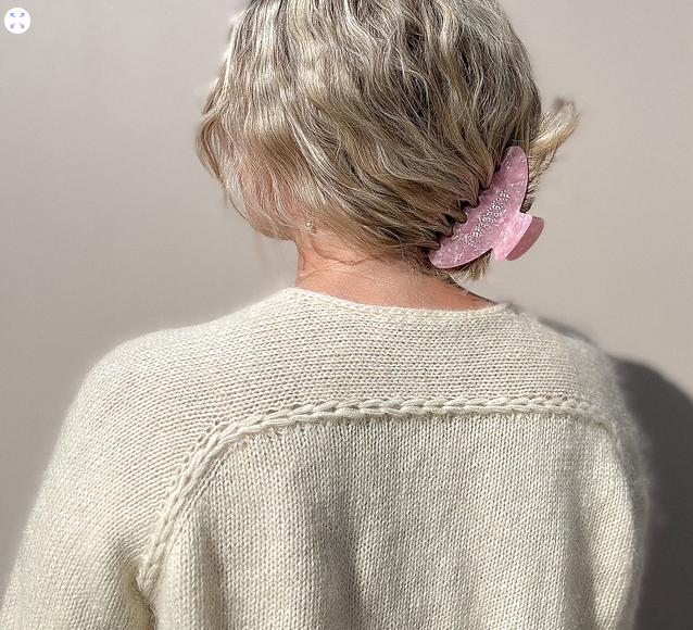 [Malin Borgersen] Красивая блуза с интересными деталями Yara_sweater, вязанная спицами сверху (2025)